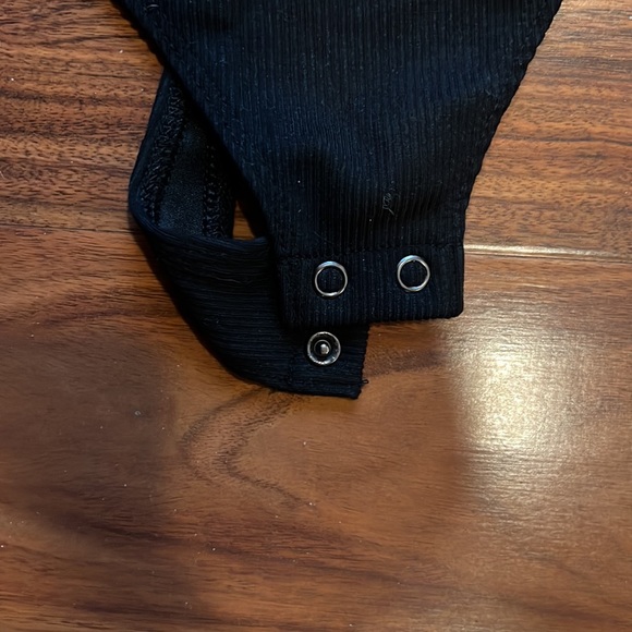 Express- NWT Black Ribbed &Flared Bodysuit - Picture 4 of 5